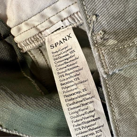 Spanx ‘Stretch Twill Pull-On Shorts’ in “Stone Wash Camo” Size Medium - Picture 10 of 15